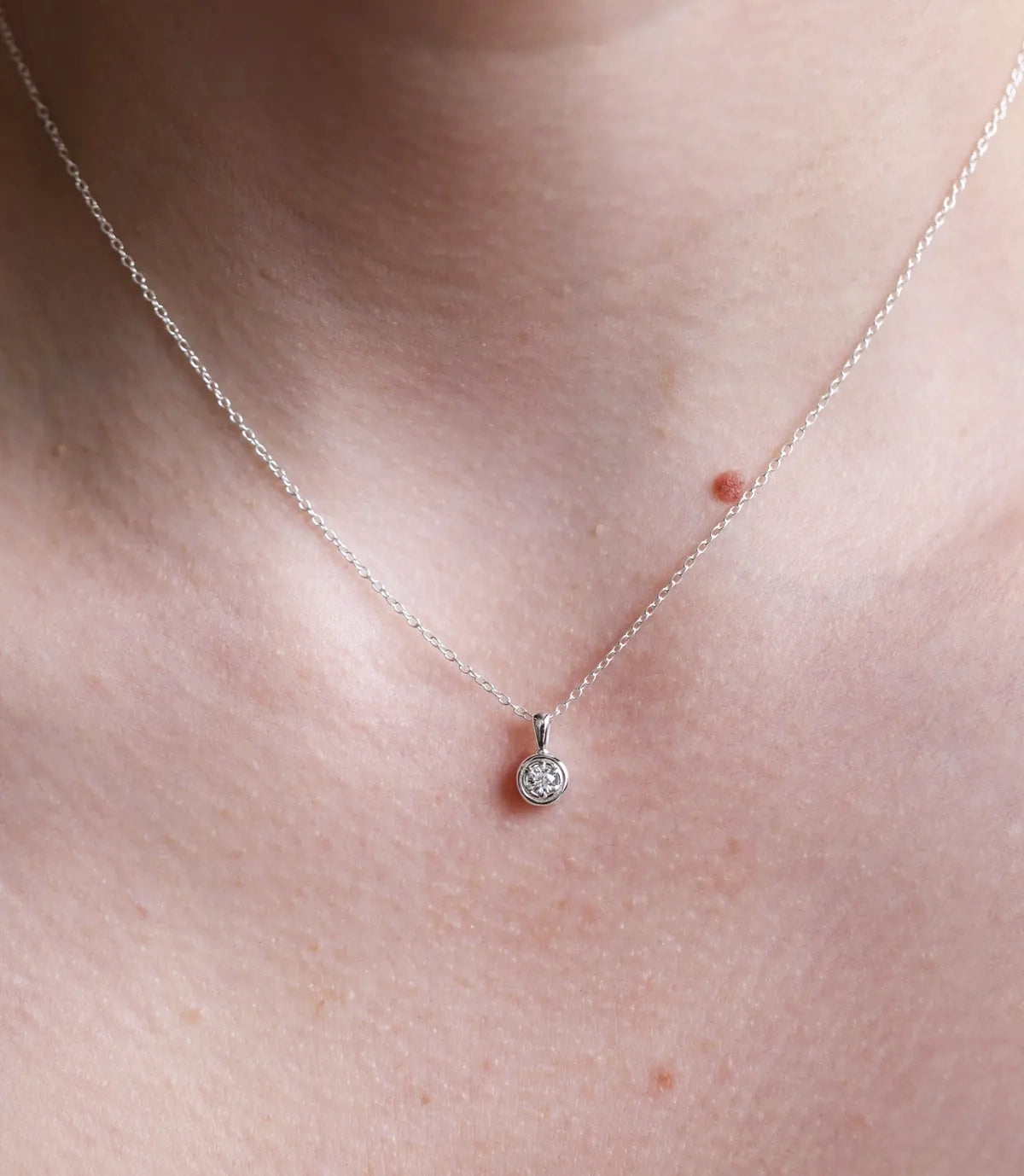Flow Necklace | Round Diamond