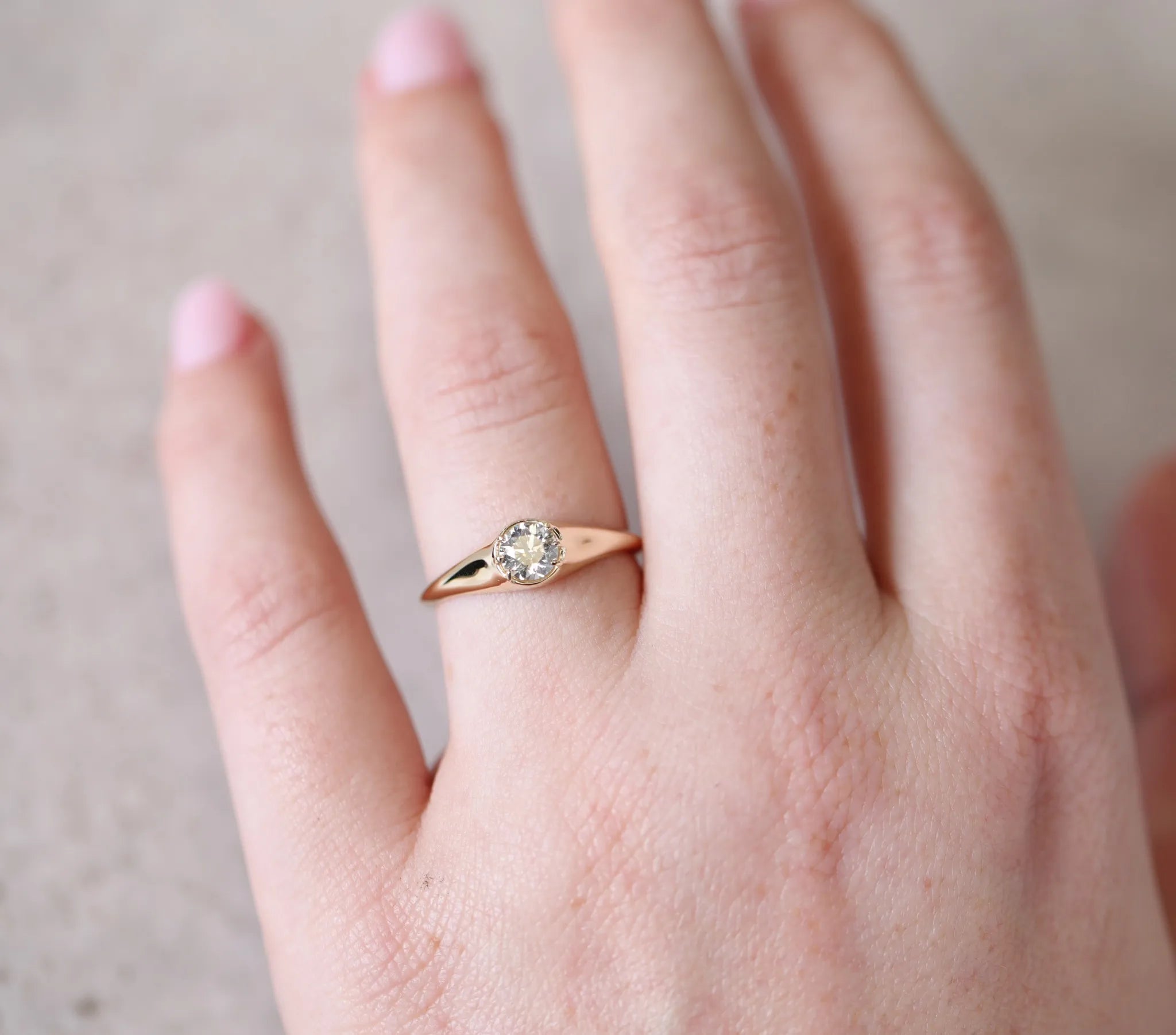 Luetta Signet Ring | 0.50ct Round Diamond