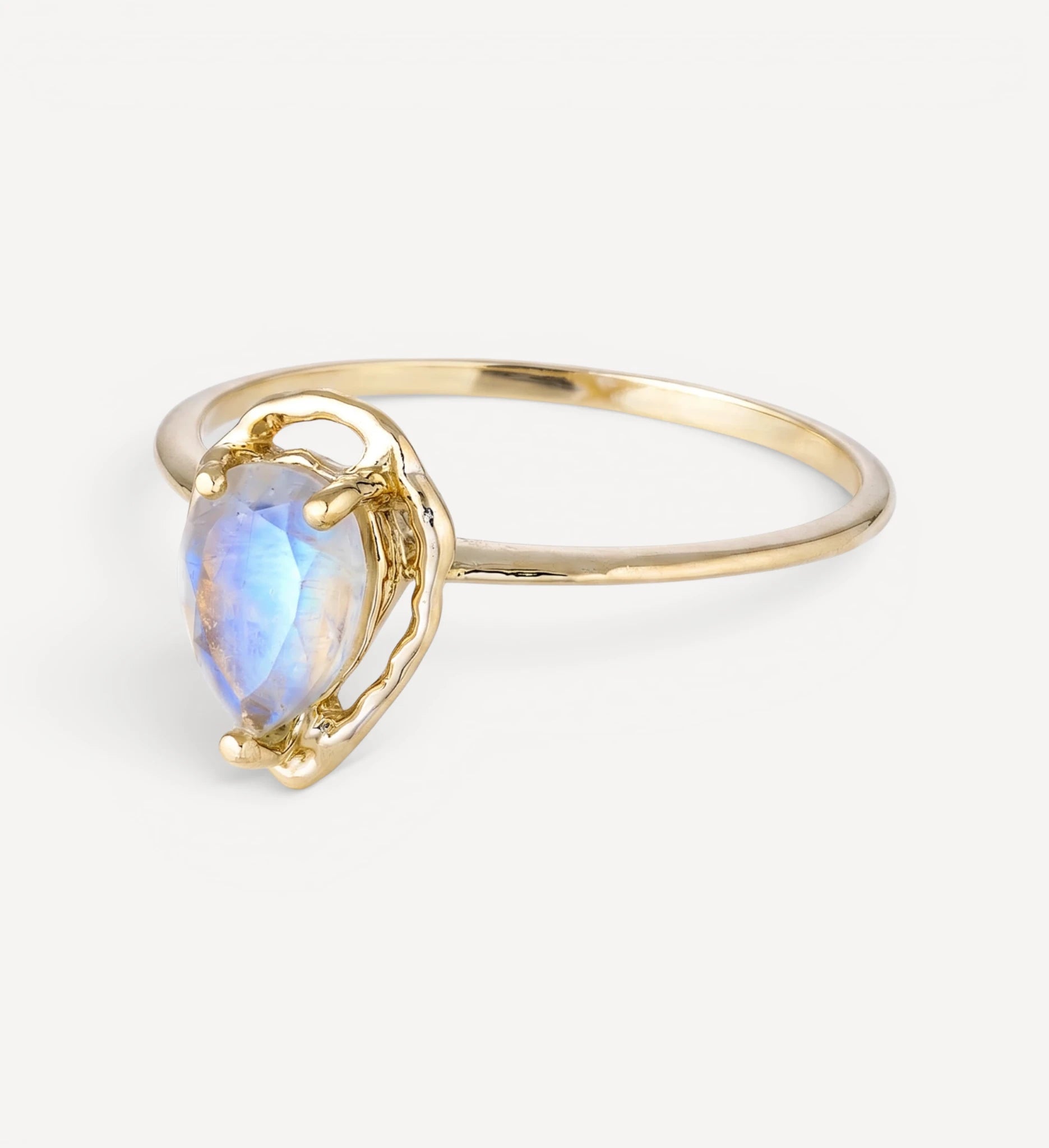 Livia | moonstone
