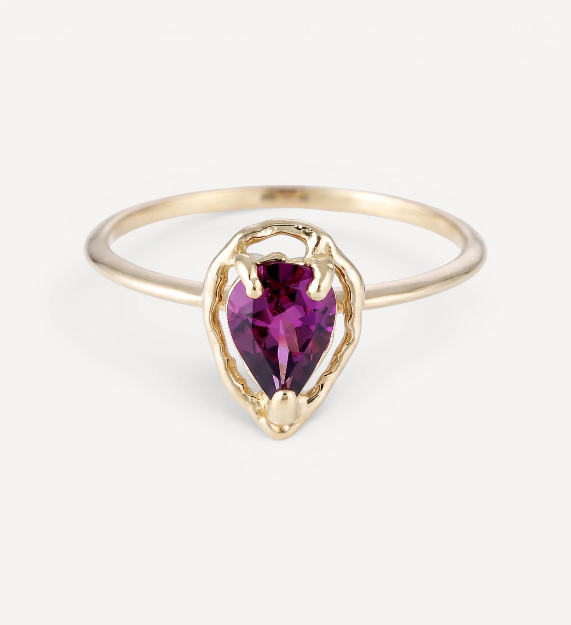 Livia | garnet