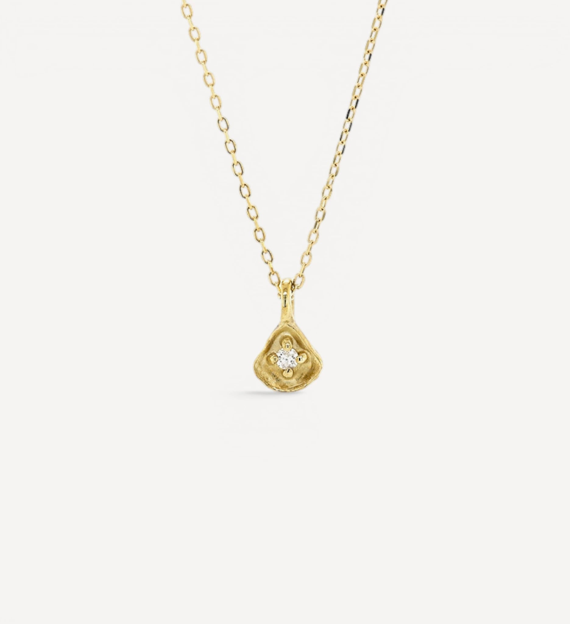 Clam charm necklace | diamond