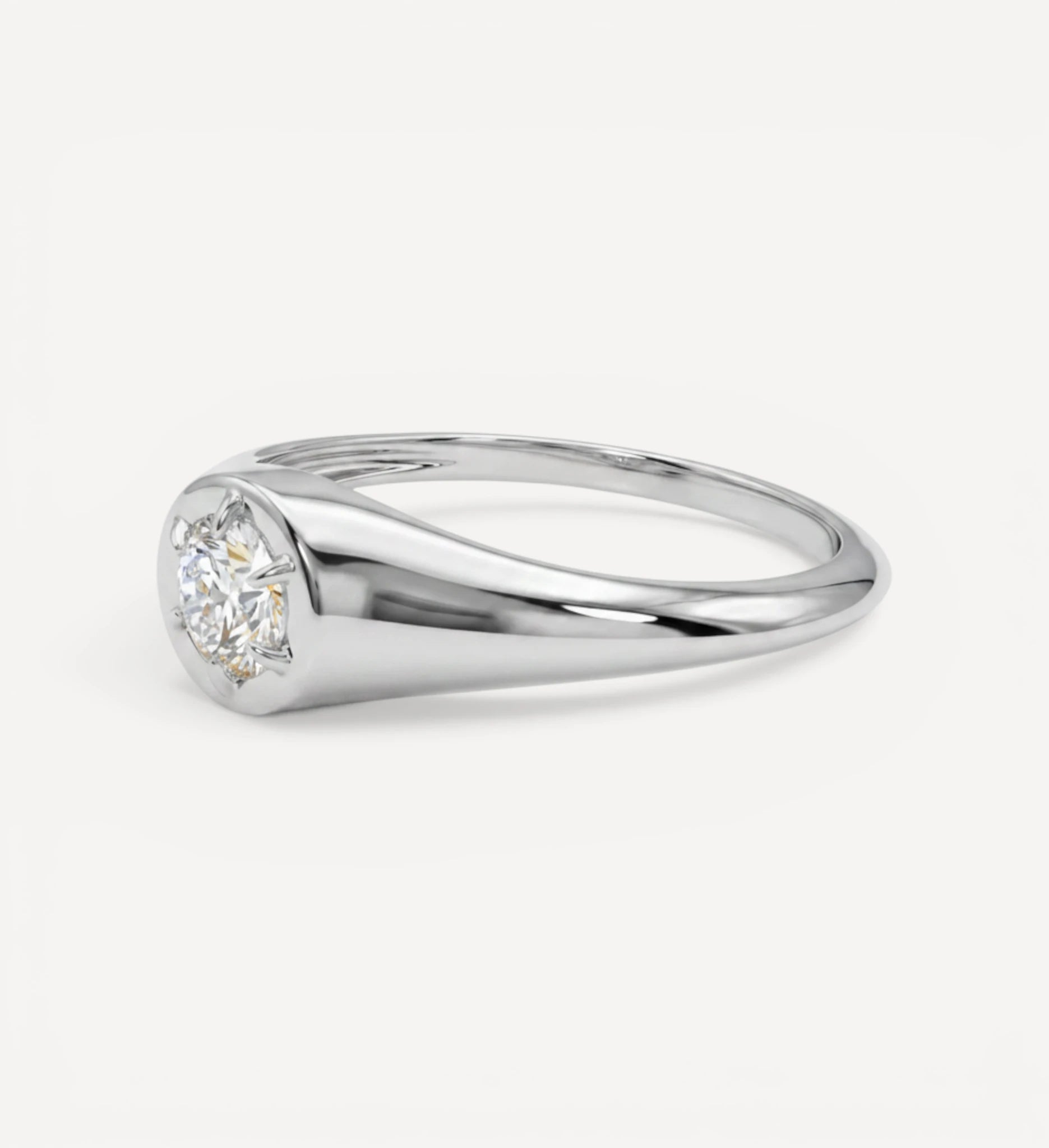 Luetta Signet Ring | 0.30ct Round Diamond