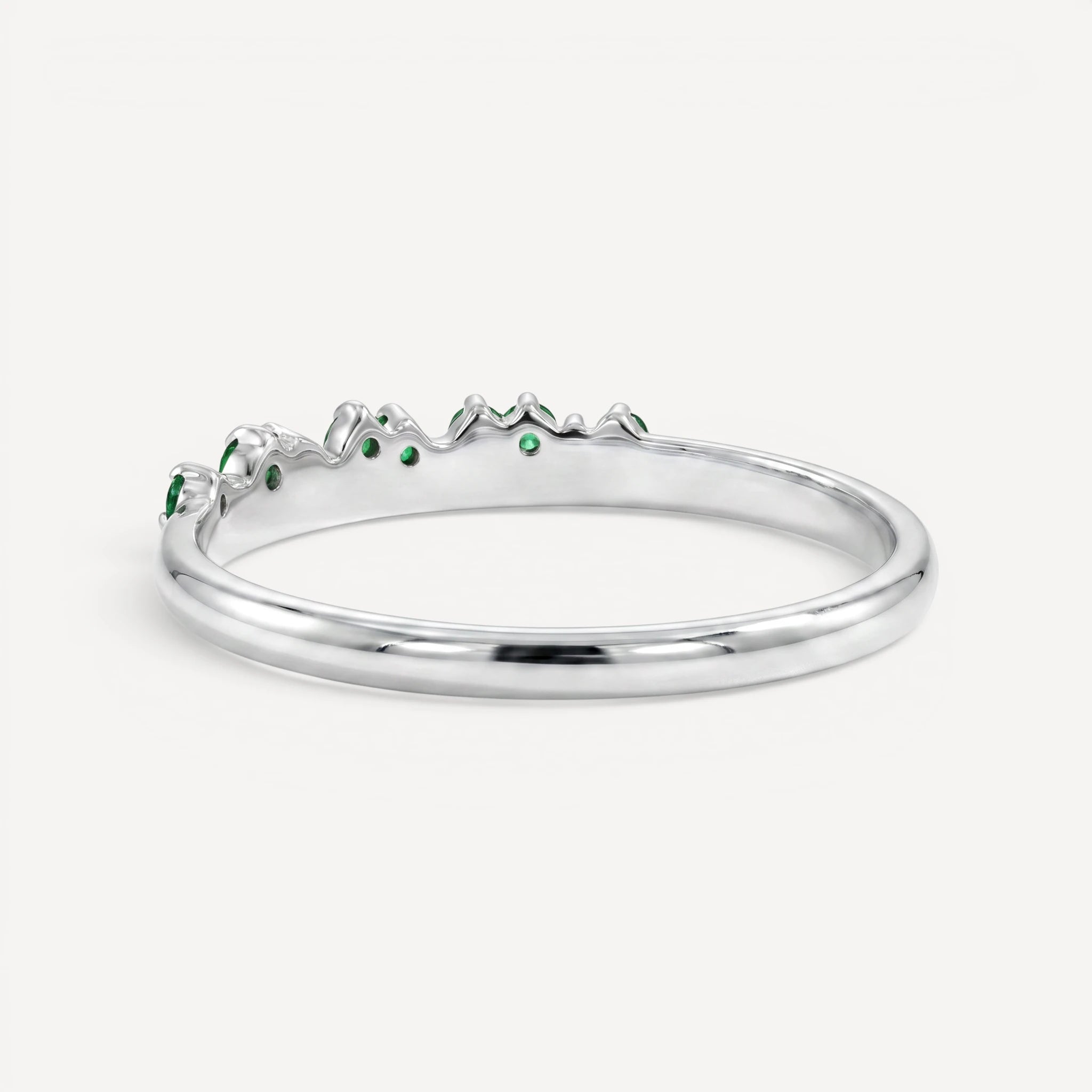 Amara Ring | green diamonds