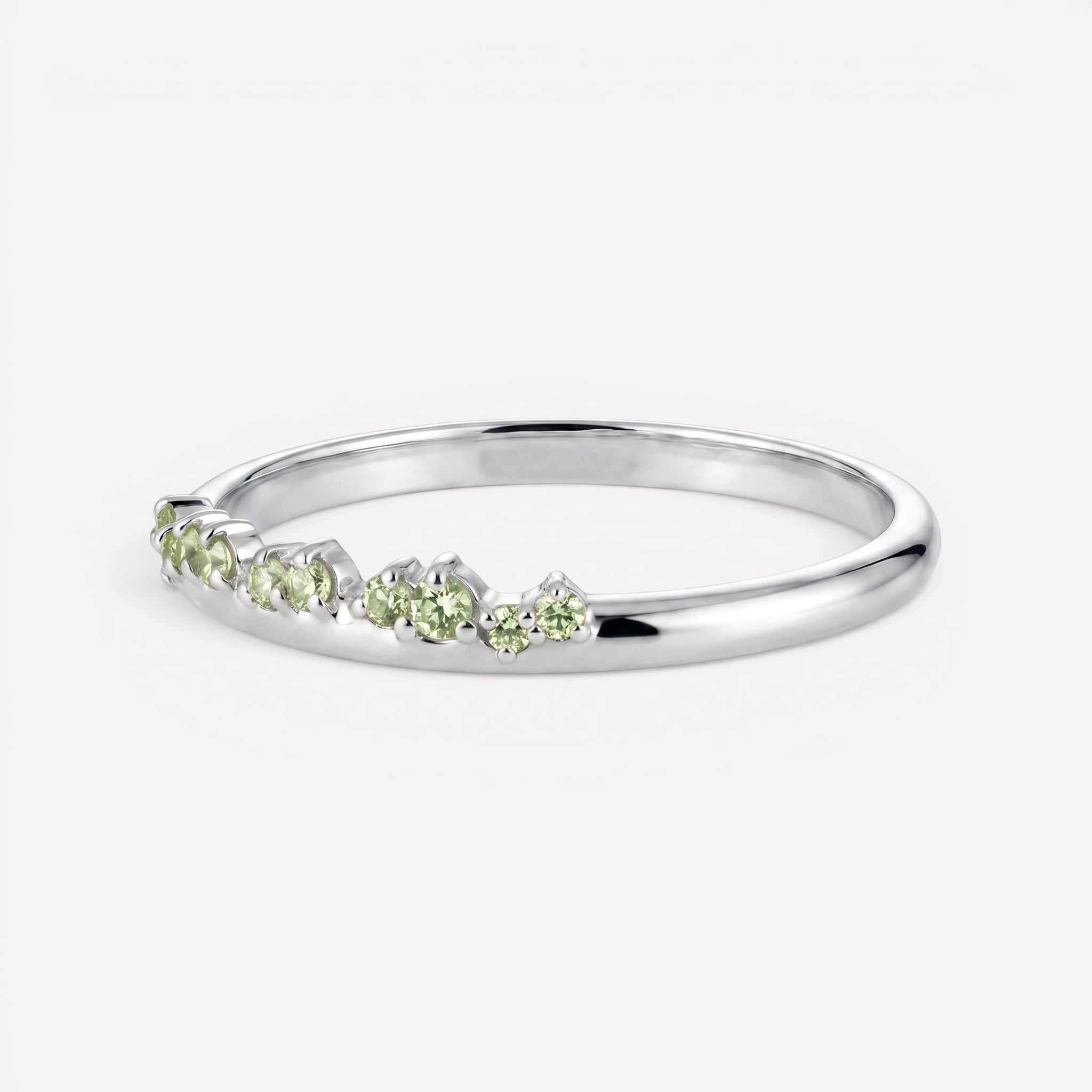 Amara Ring | green diamonds