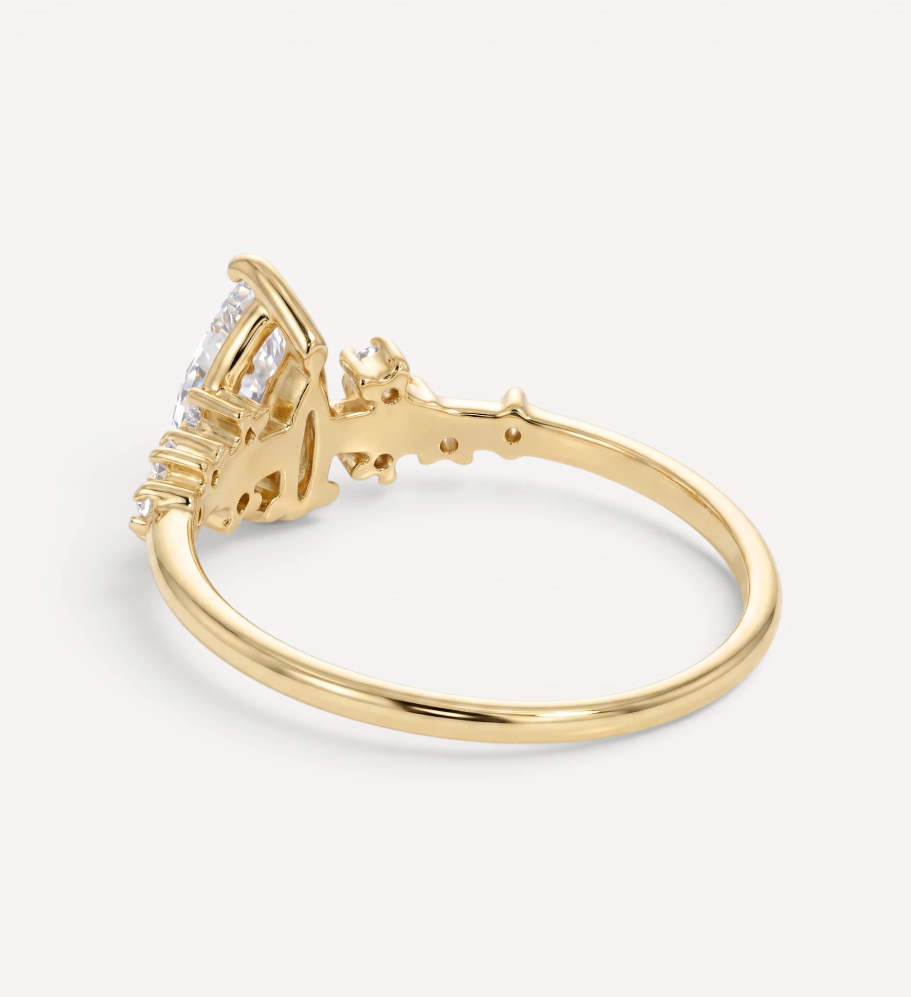 Sienna ring | pear diamond