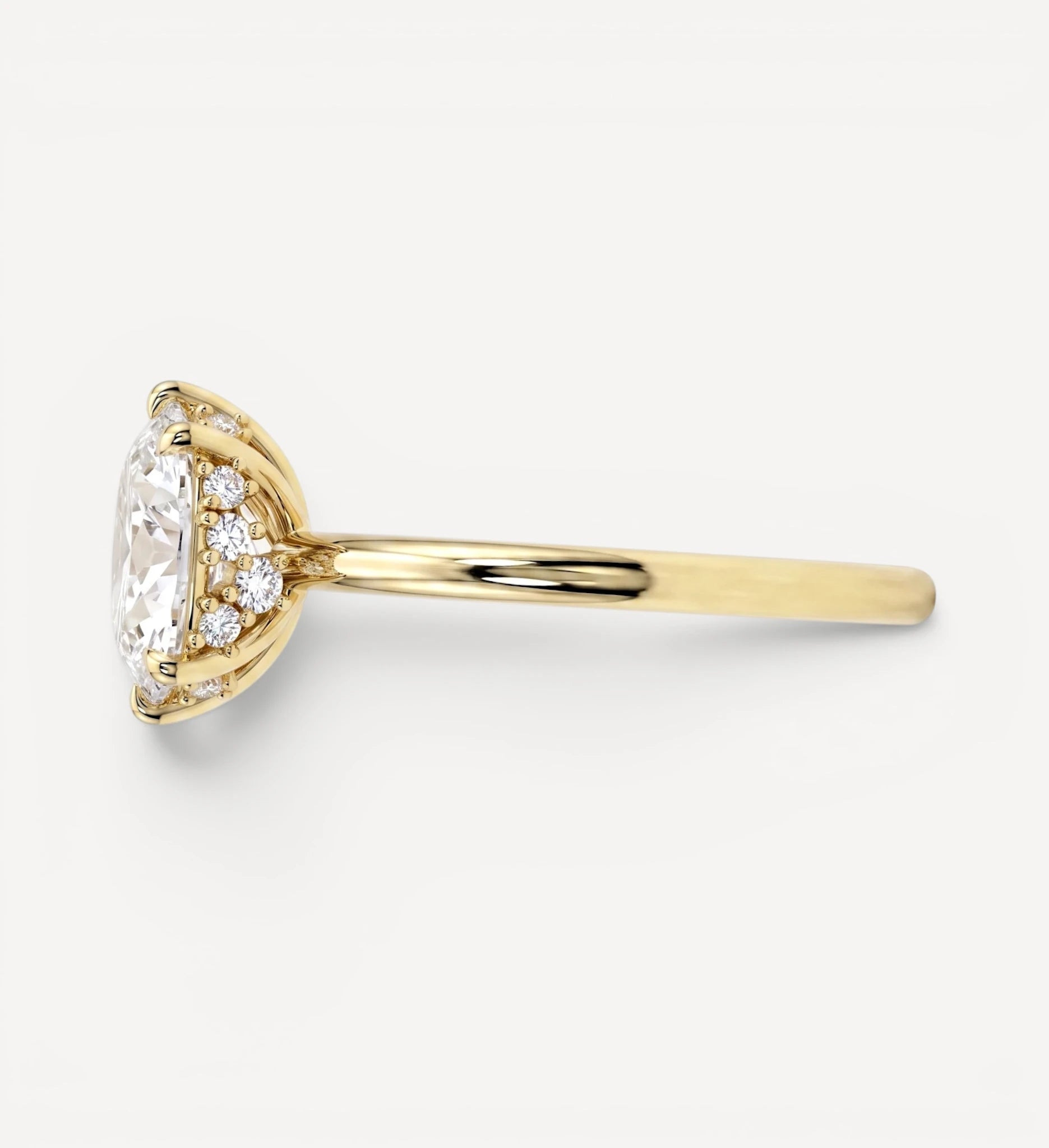 Flora ring | oval diamond halo