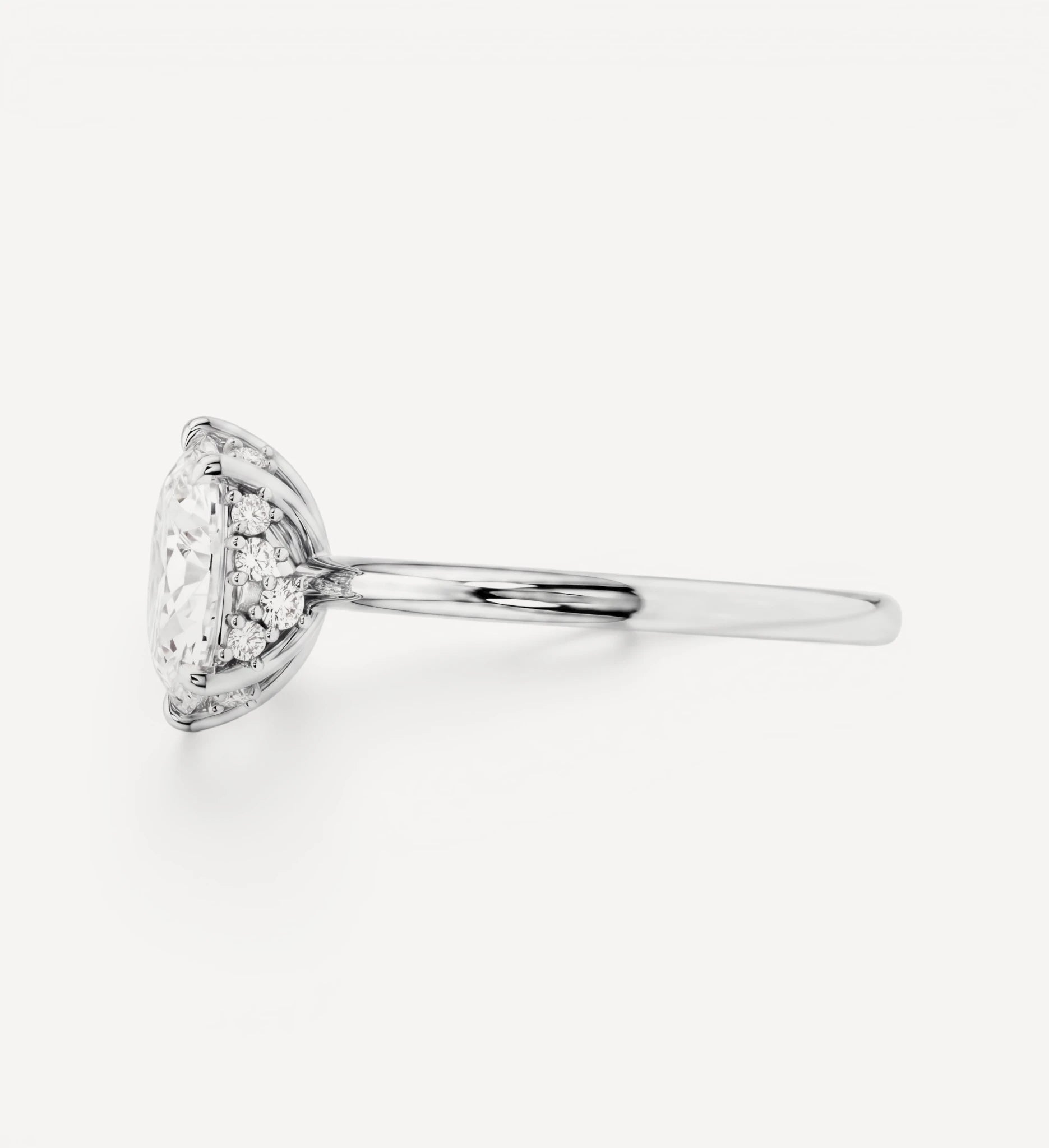 Flora ring | oval diamond halo