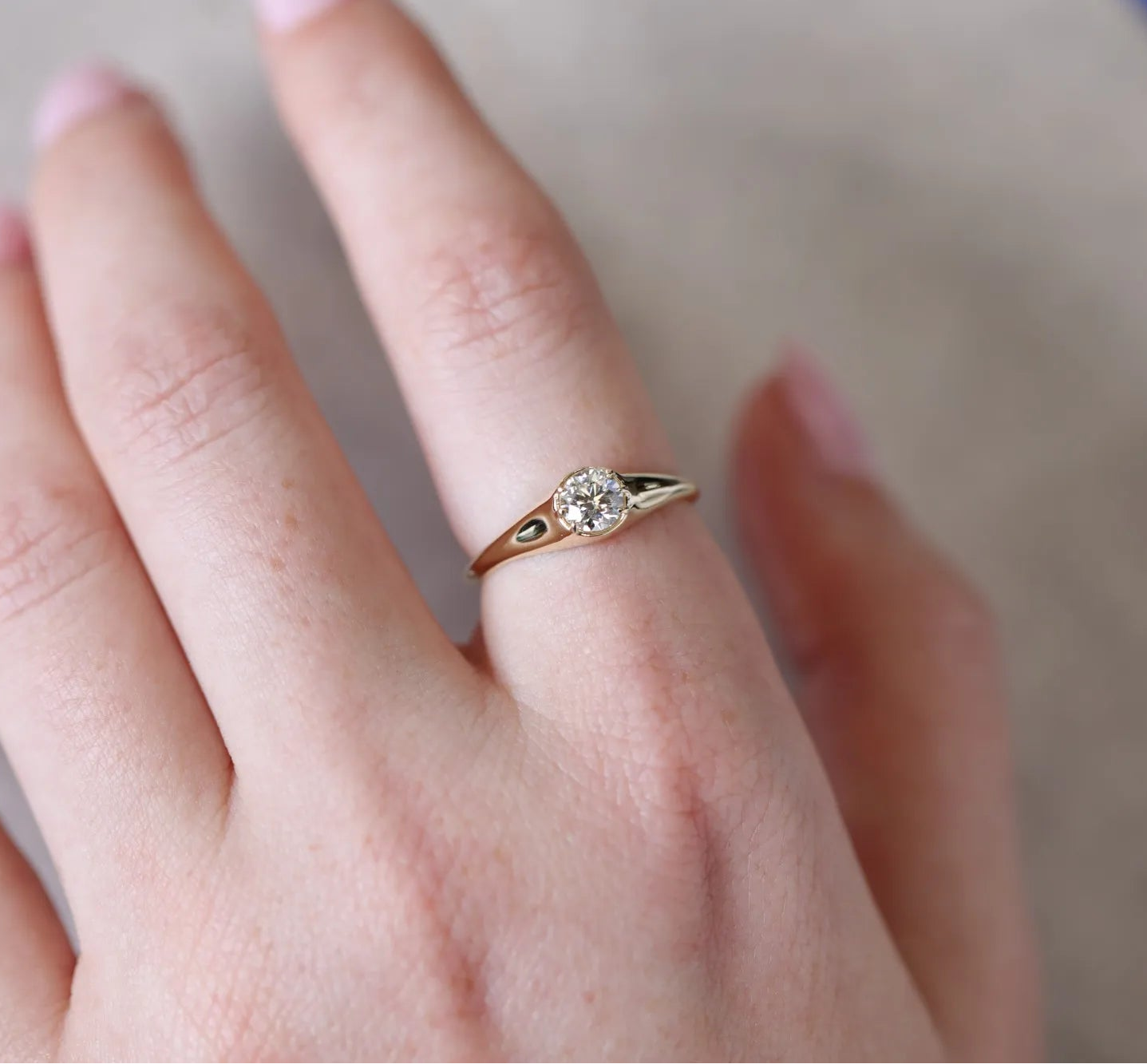Luetta Signet Ring | 0.50ct Round Diamond
