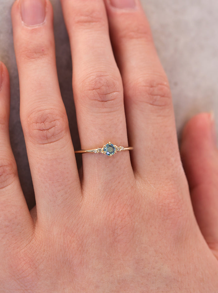 Thea II | blue sapphire & diamonds