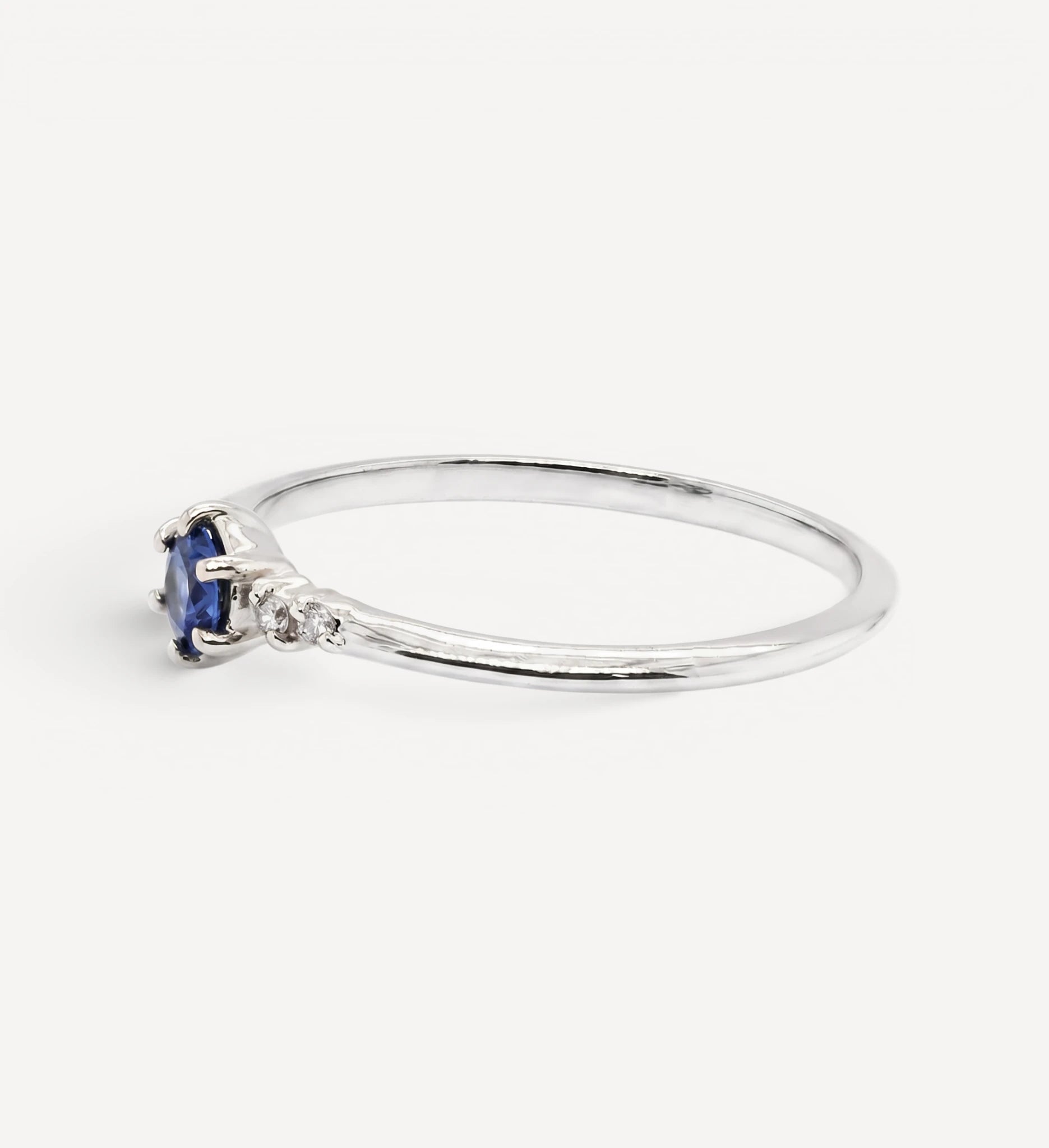 Thea | blue sapphire & diamonds