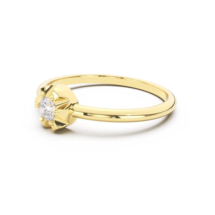 Scallop Gold ring with a diamond on a white background