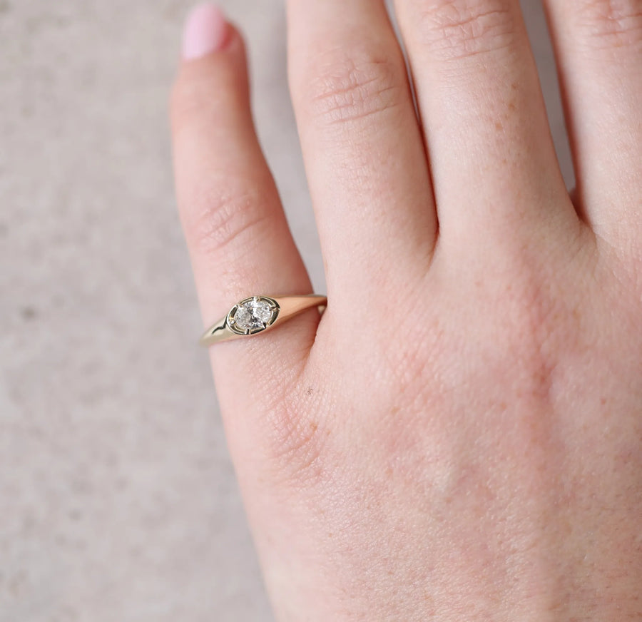 Leon Signet Ring II | 0.30ct Oval Diamond