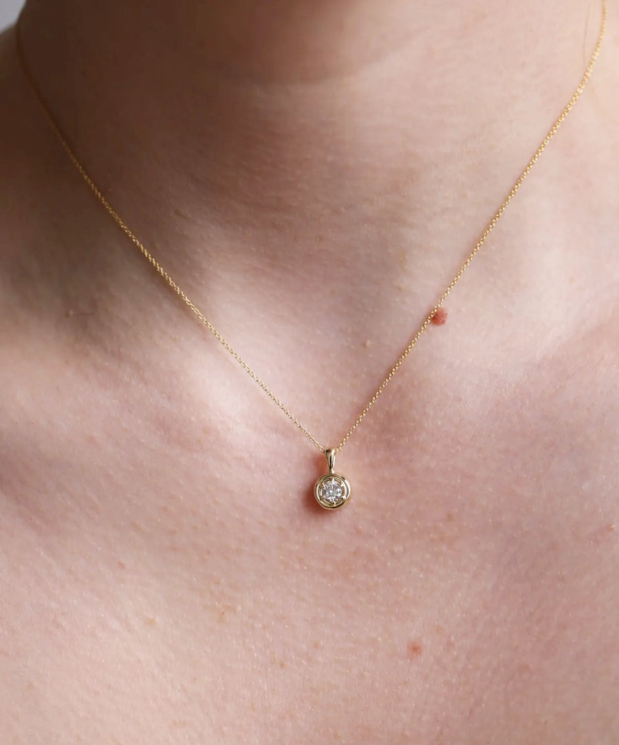 Flow Necklace II | Round Diamond