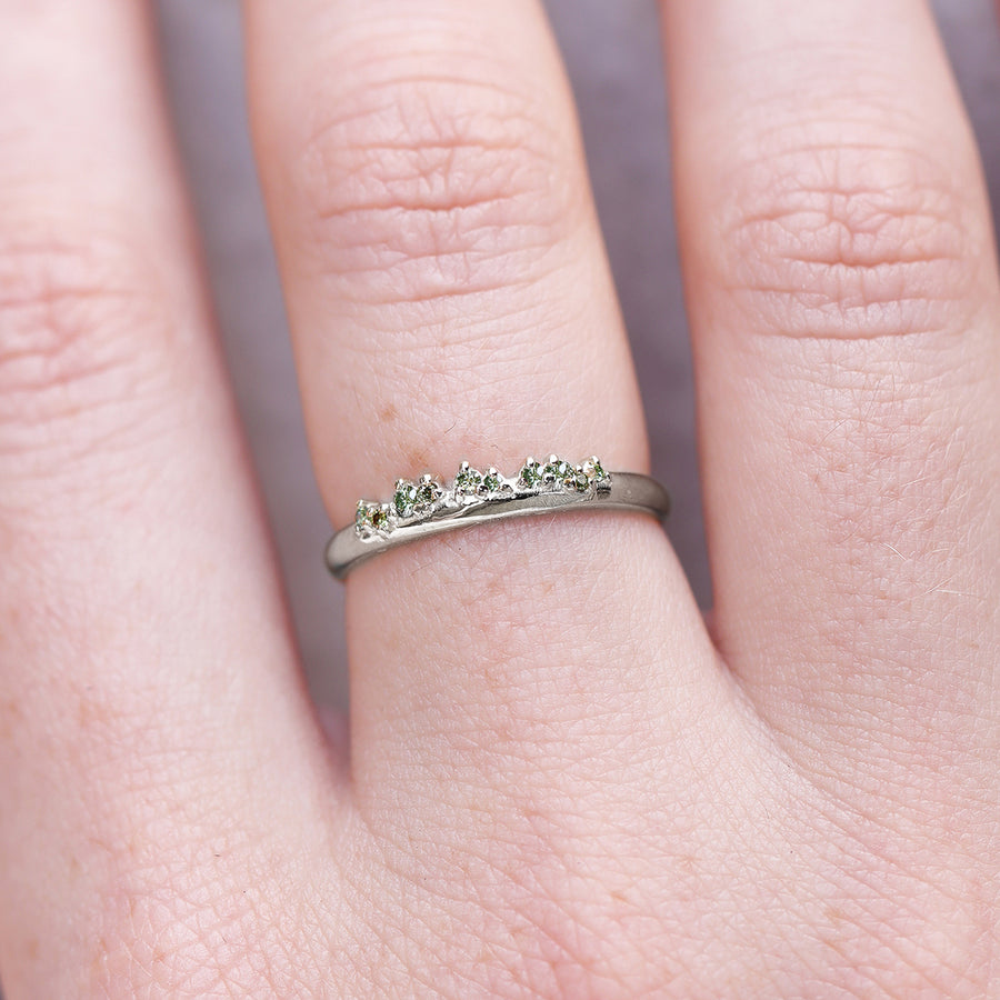 Amara Ring | green diamonds