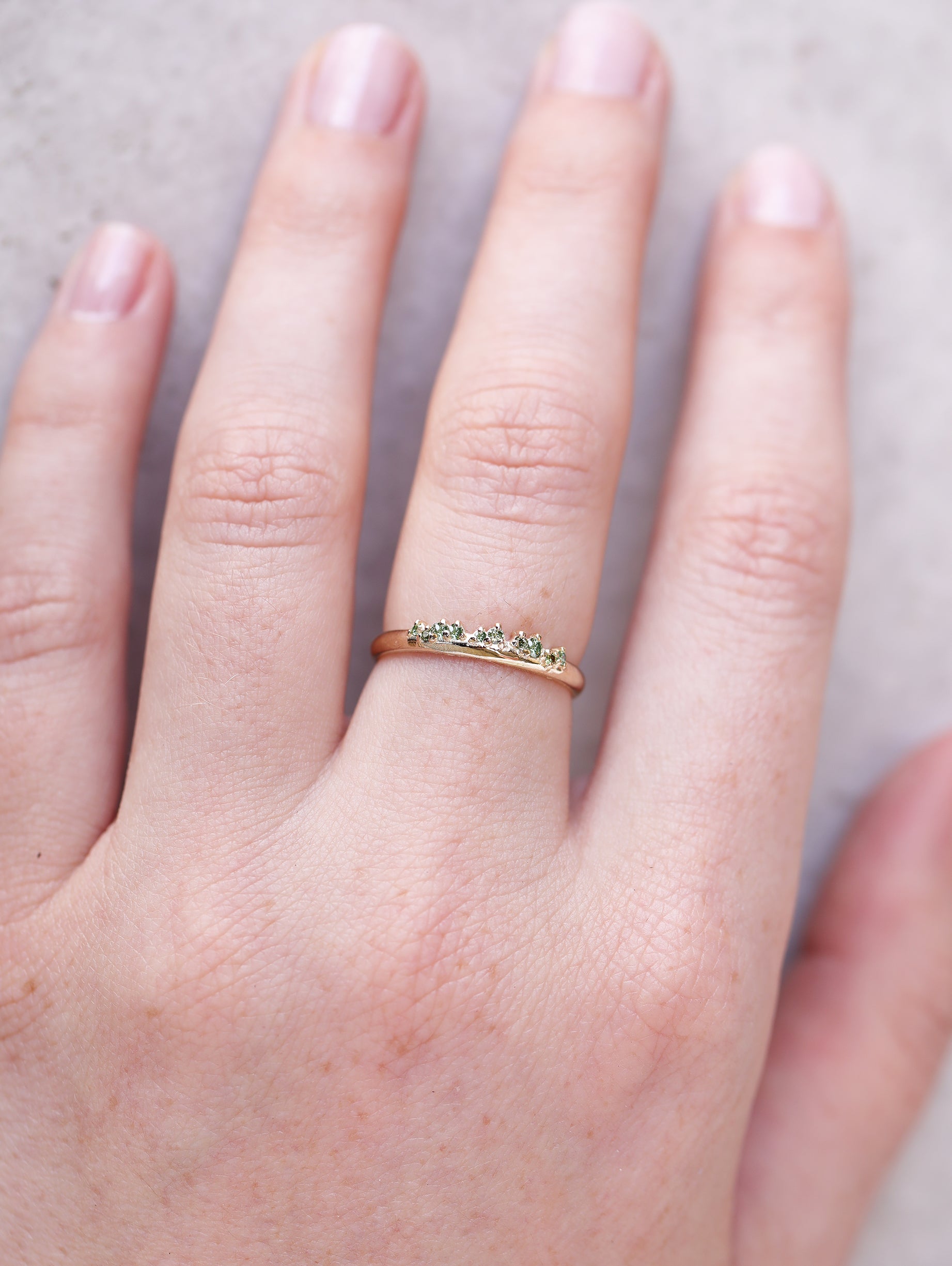 Amara Ring | green diamonds