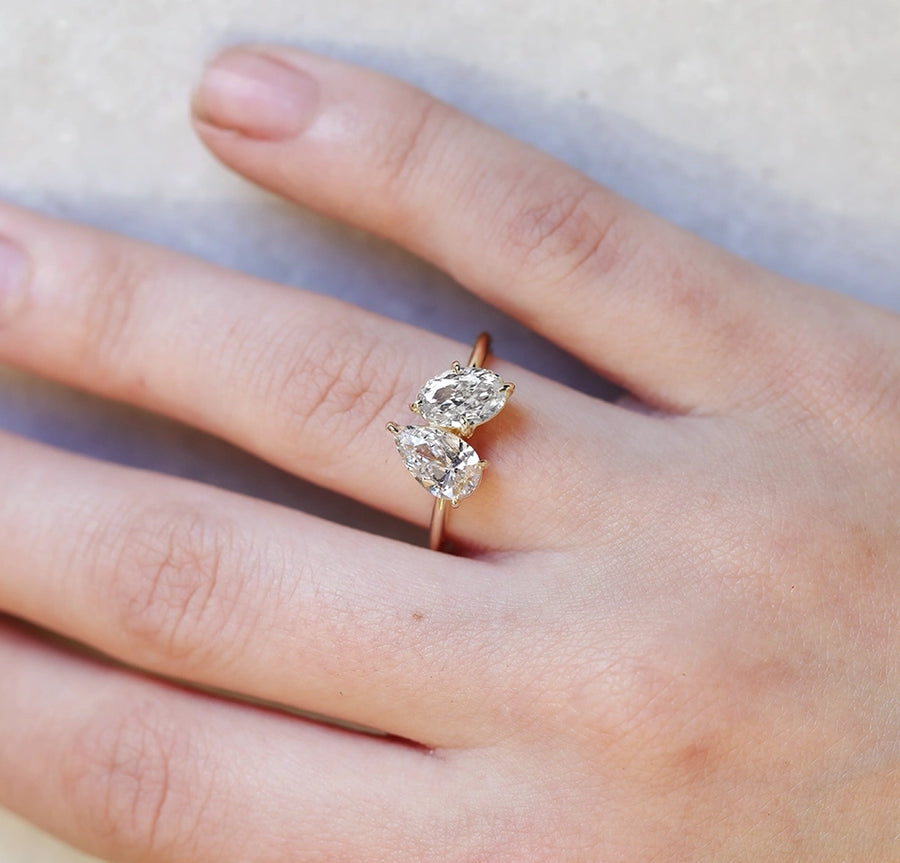 Toi et Moi | pear & oval diamond