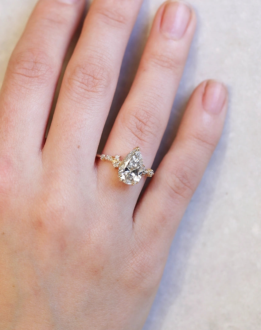 2 carat best sale pear diamond