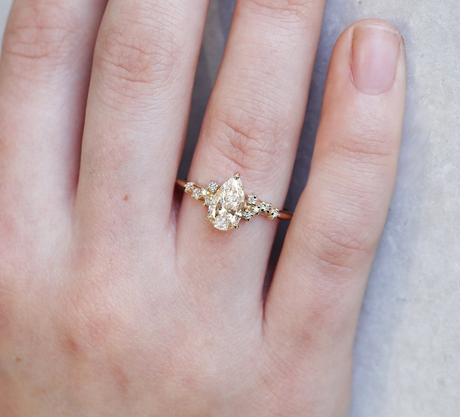 Sienna ring | pear diamond