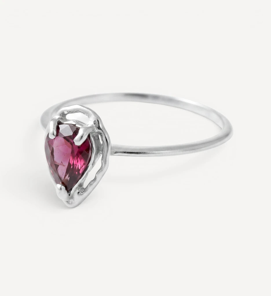Livia | garnet