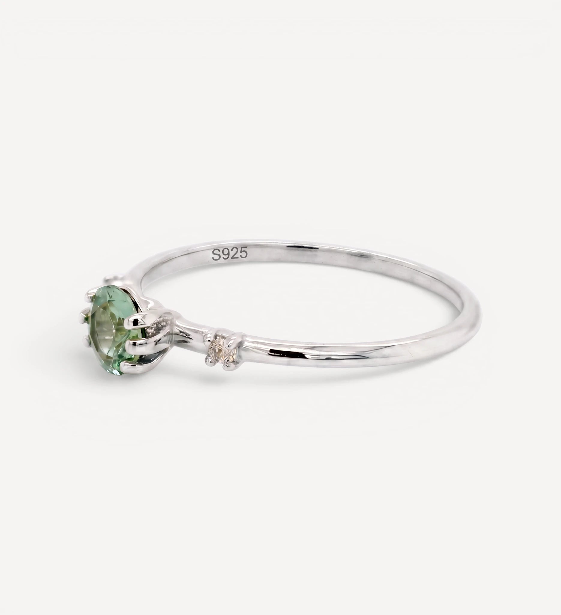 Lana II | green sapphire & diamonds