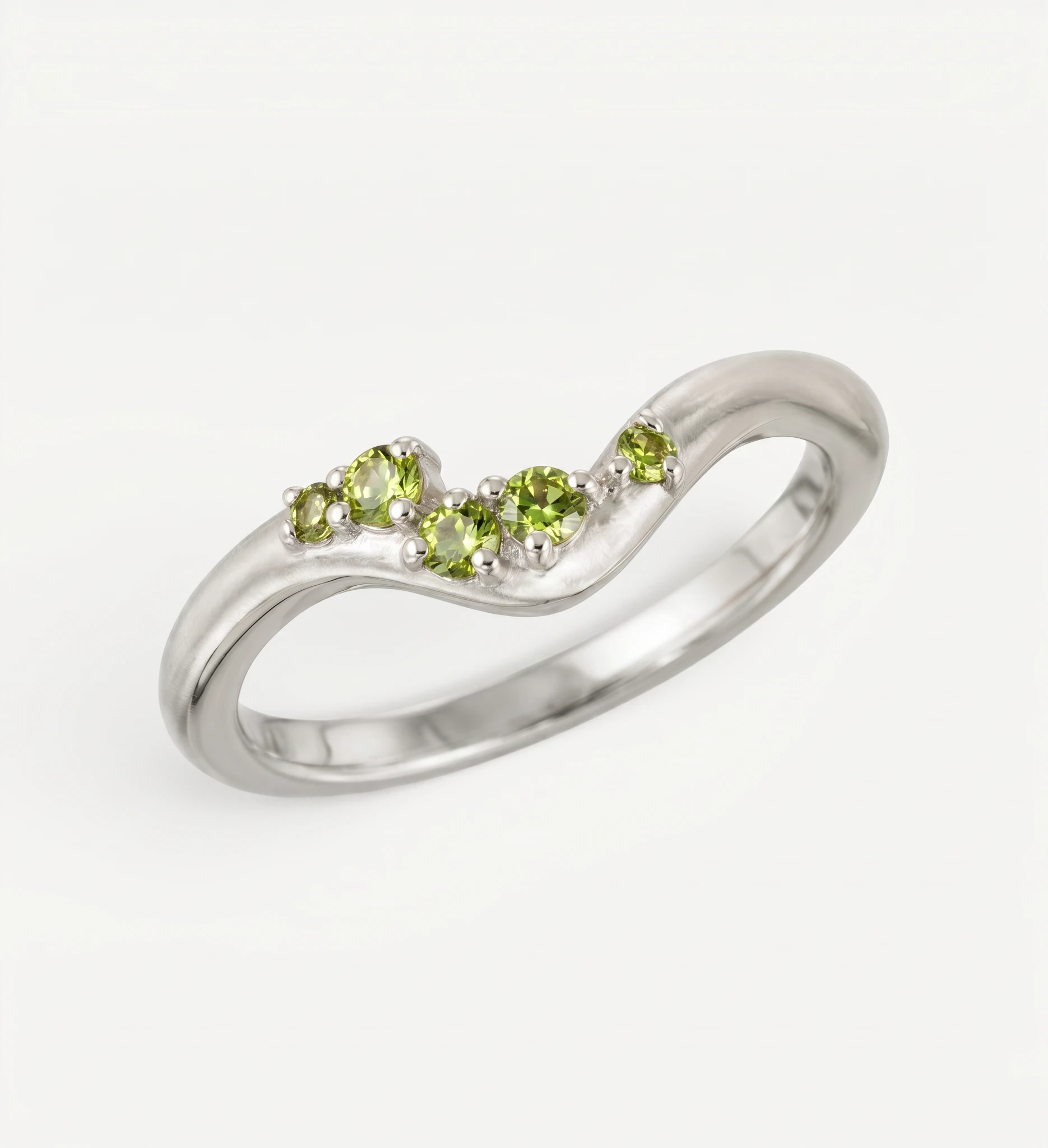 Poe Ring | green diamonds