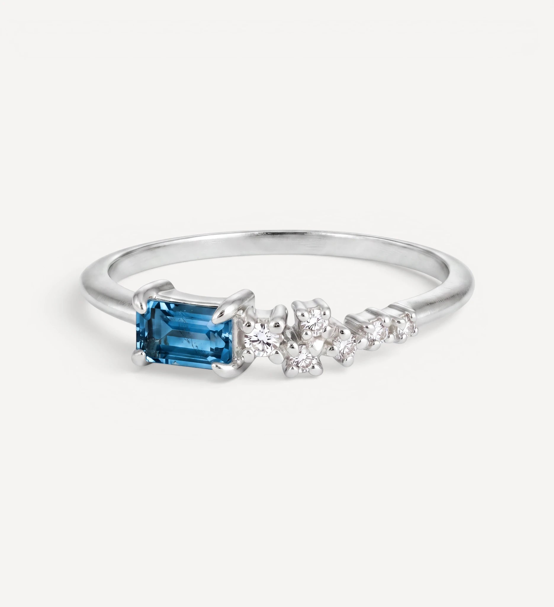 Efina ring | blue sapphire