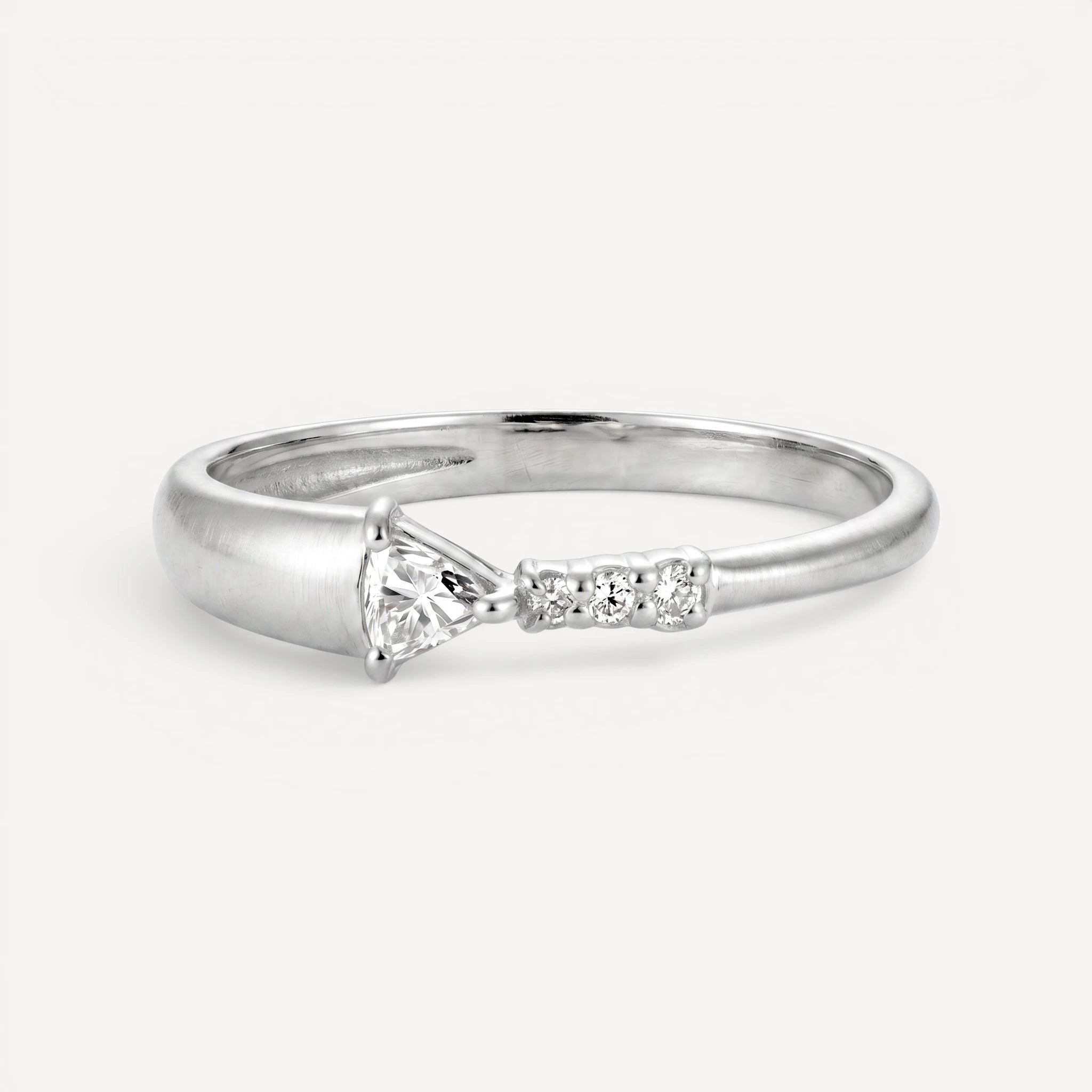 Viola Ring | white diamonds