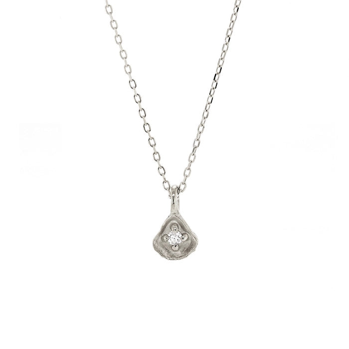 Clam charm necklace | diamond