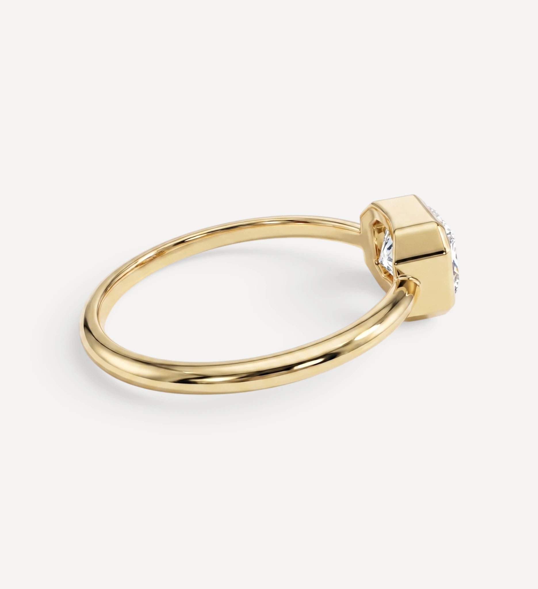 Flow Ring | Emerald Diamond