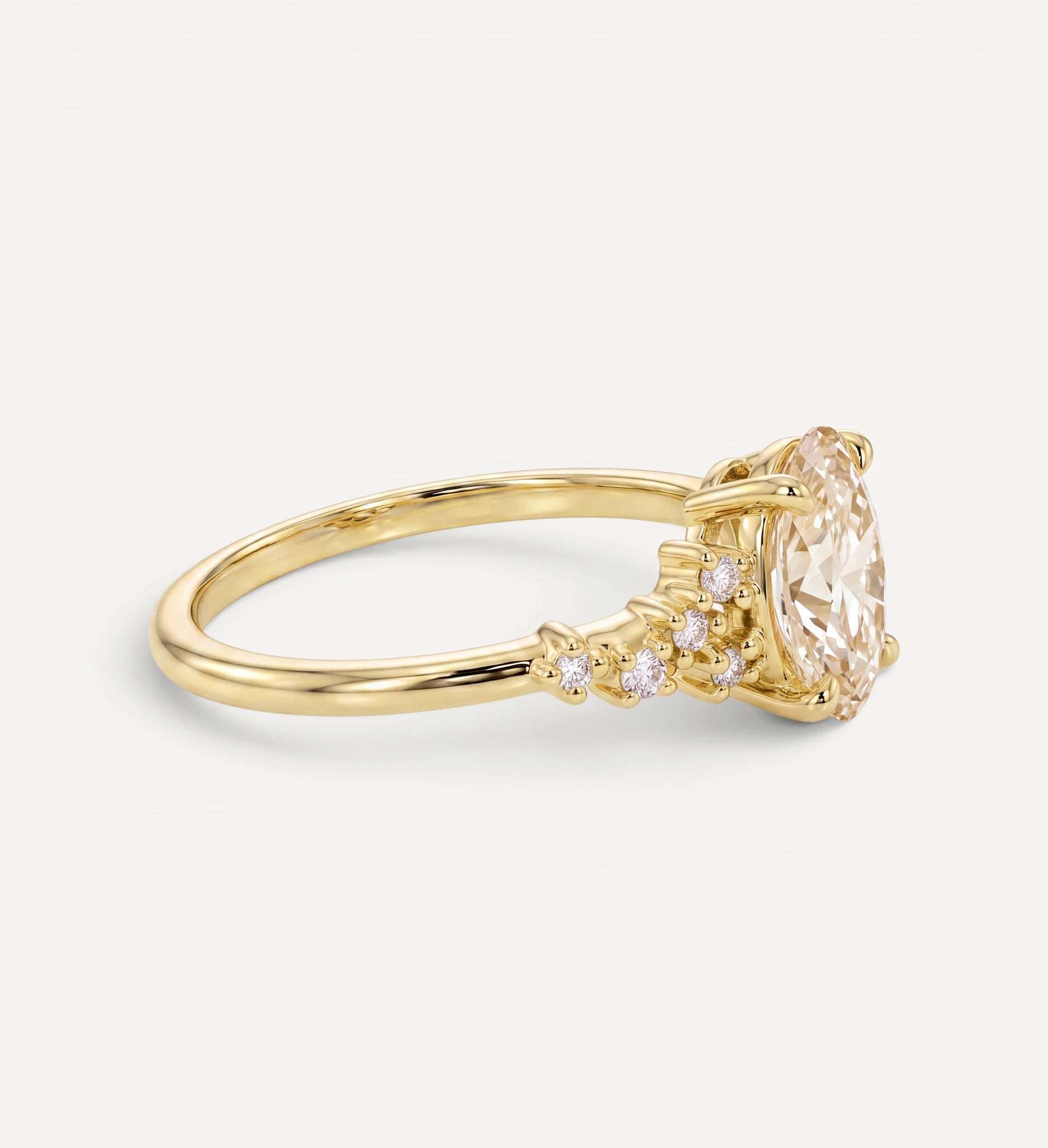 Sienna ring | oval champagne diamond