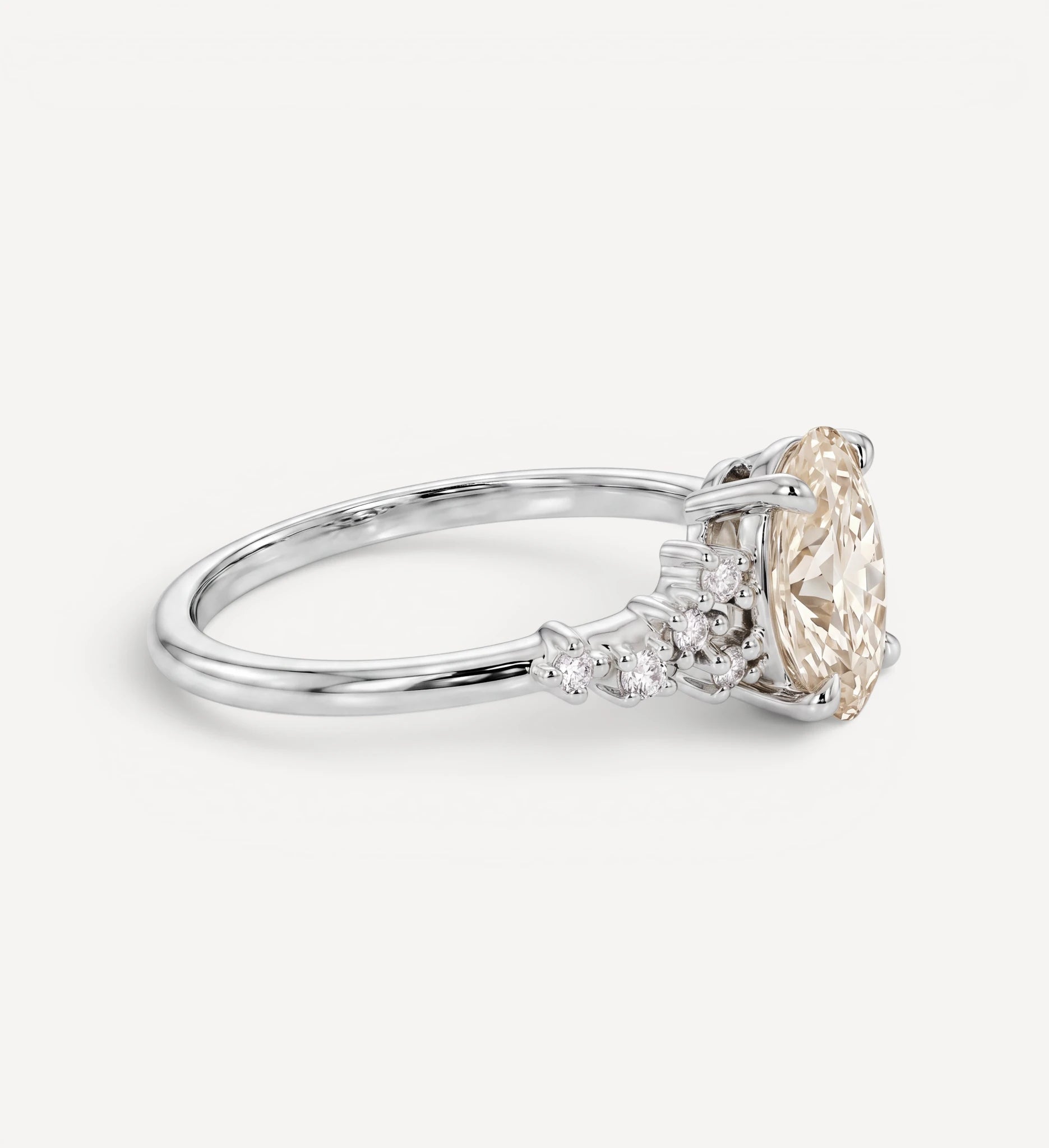 Sienna ring | oval champagne diamond