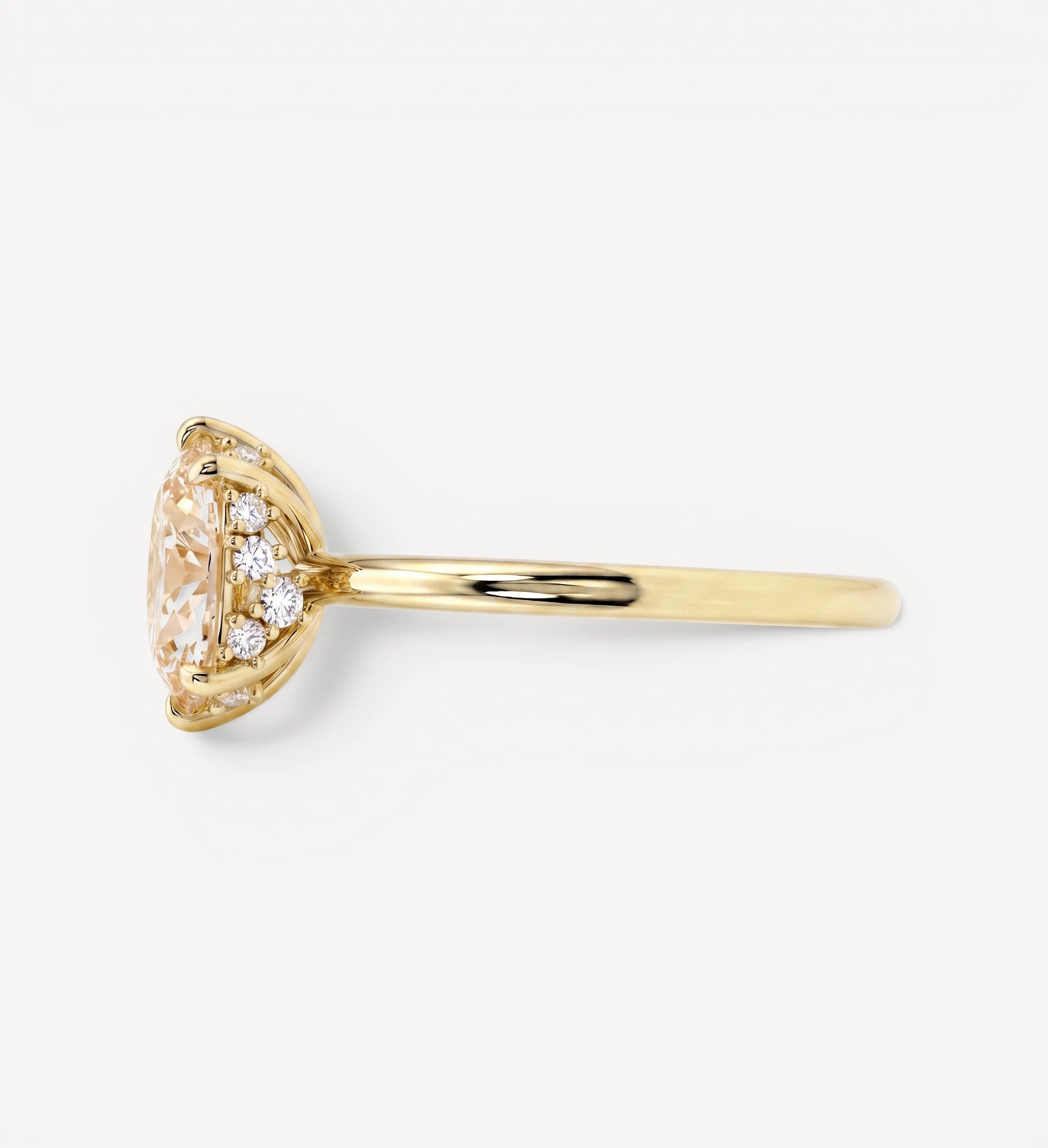 Flora ring | oval champagne diamond