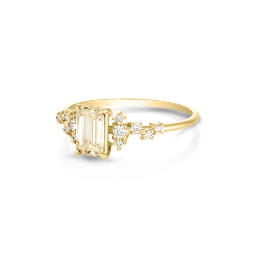 Selene ring | emerald diamond