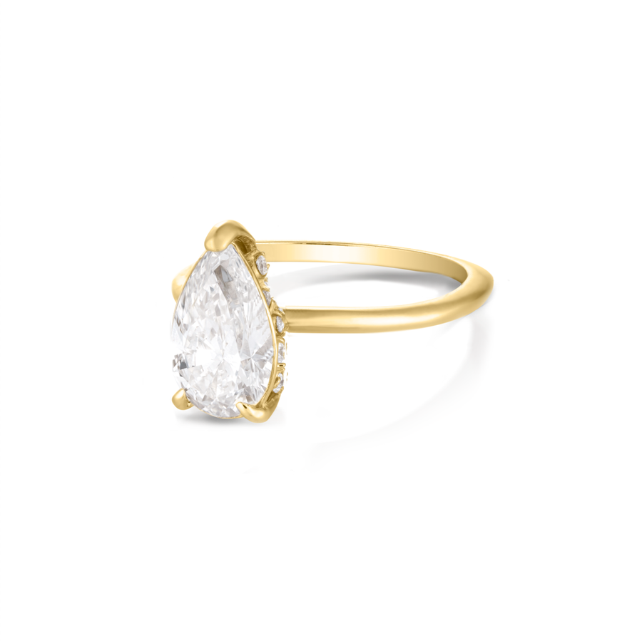 Flora ring | pear diamond halo