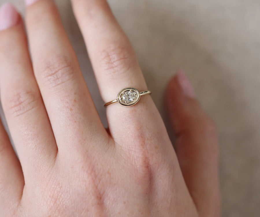Flow Ring II | Oval Diamond