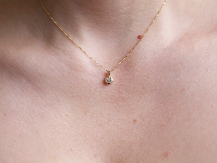 Petite Flow Necklace II | Round Diamond
