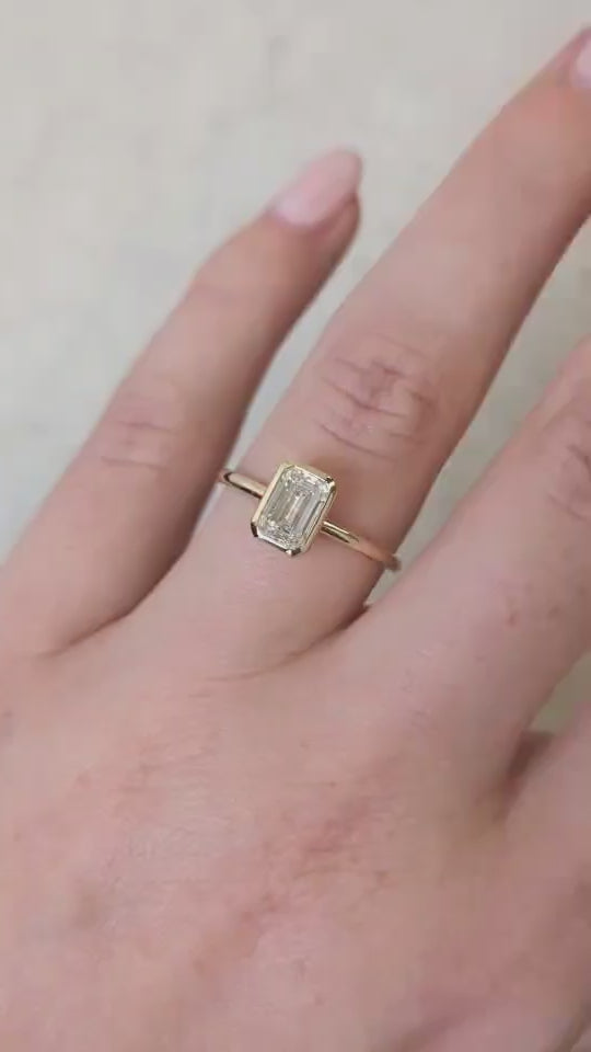 Iris Solitaire | emerald diamond