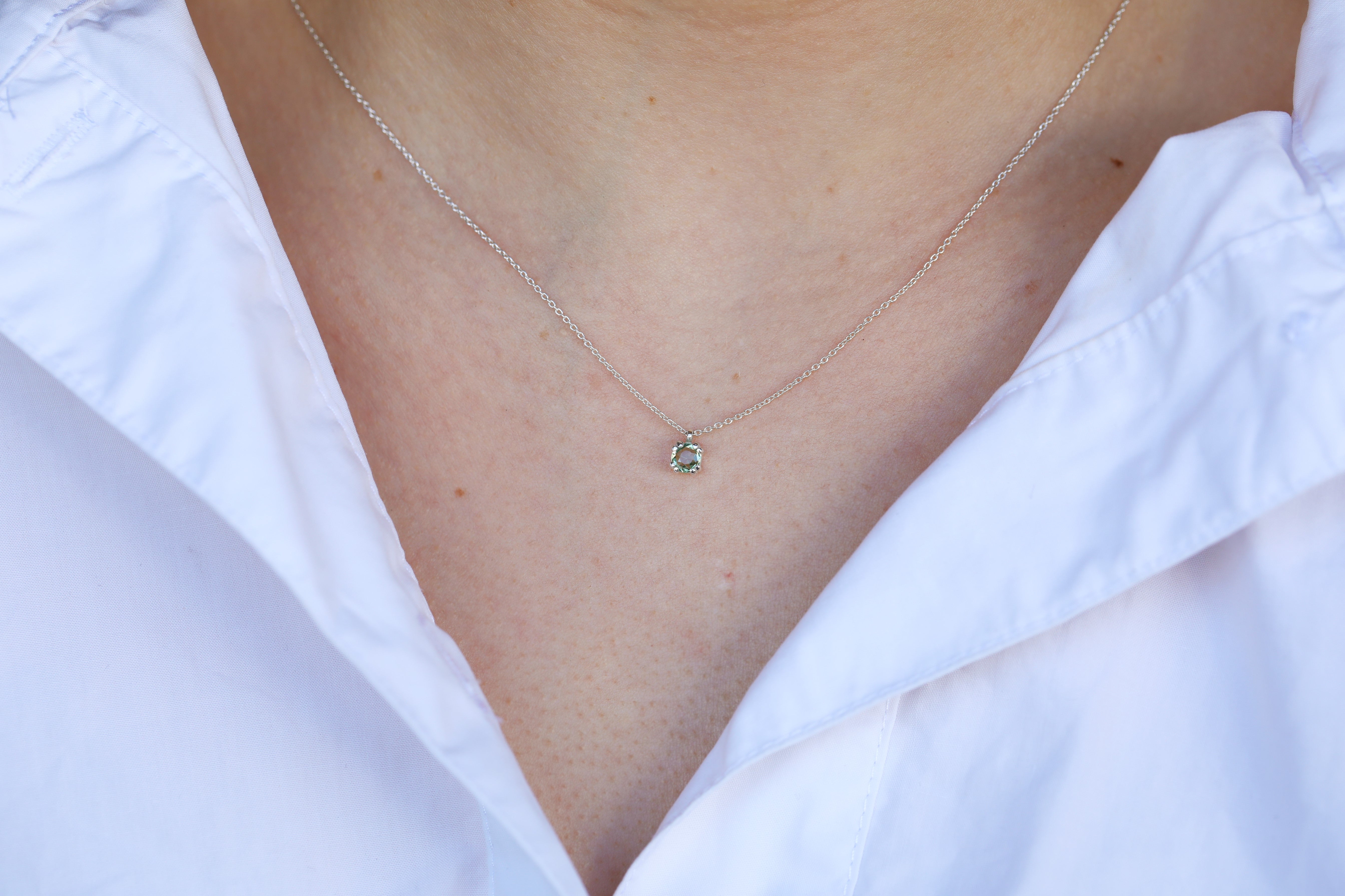 Venus necklace | green sapphire