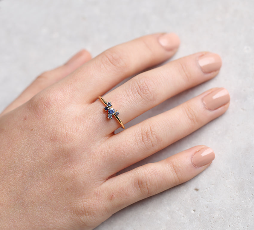 Dela Cluster ring II | sapphire