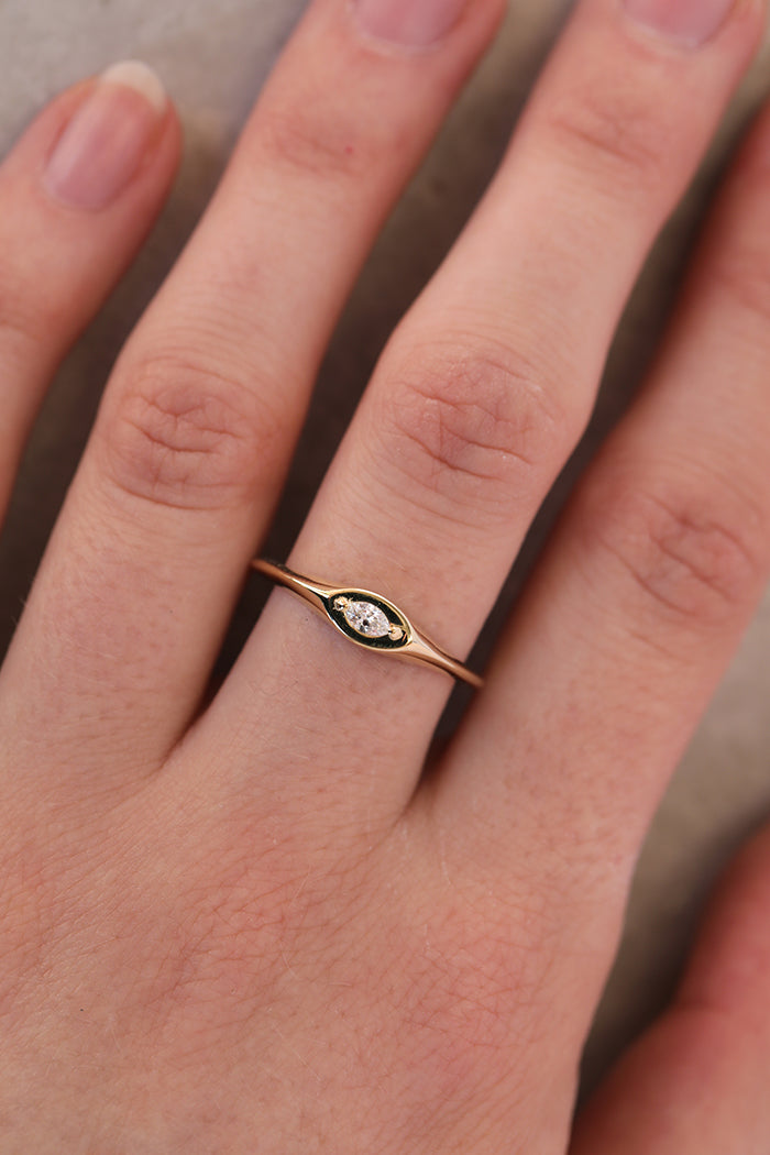Marquise Signet | Diamond