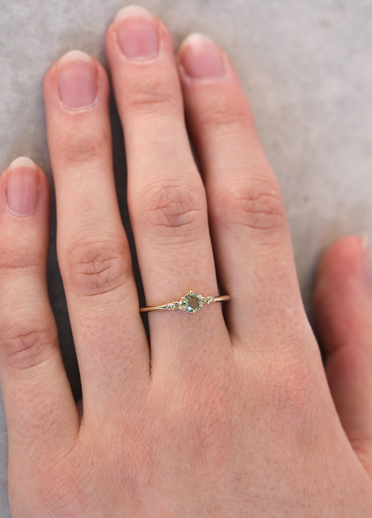 Thea II | green sapphire & diamonds