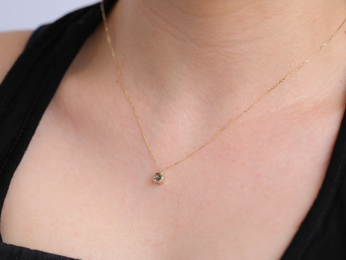 Venus necklace | green sapphire